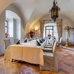 Zamek Karpniki Schloss Fischbach アパートホテル