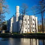 Aparthotel Zamek Karpniki Schloss Fischbach