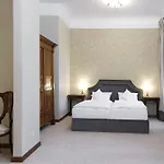 Aparthotel Zamek Karpniki Schloss Fischbach Lomnica (Jelenia Gora)
