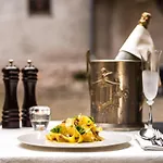Zamek Karpniki Schloss Fischbach 公寓式酒店 4*