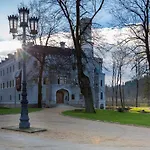 Zamek Karpniki Schloss Fischbach Aparthotel