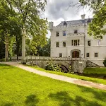 Aparthotel Zamek Karpniki Schloss Fischbach 4*