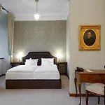 Aparthotel Zamek Karpniki Schloss Fischbach Lomnica (Jelenia Gora)