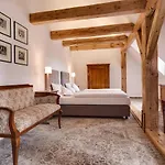 Aparthotel Zamek Karpniki Schloss Fischbach Lomnica (Jelenia Gora)