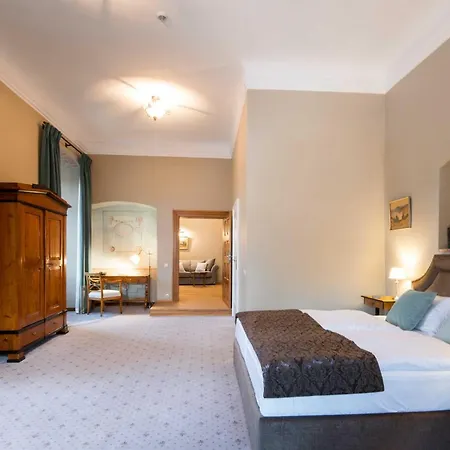 Zamek Karpniki Schloss Fischbach 公寓式酒店 4*