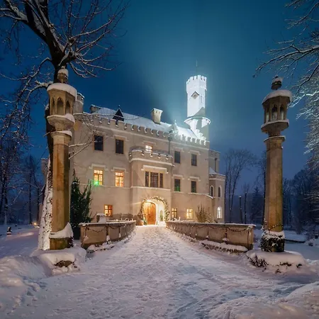 Zamek Karpniki Schloss Fischbach 公寓式酒店