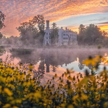 Zamek Karpniki Schloss Fischbach Ξενοδοχείο με διαμερίσματα Lomnica (Jelenia Gora)