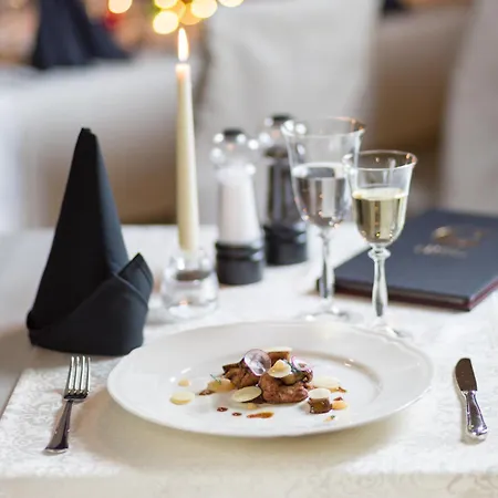 Zamek Karpniki Schloss Fischbach