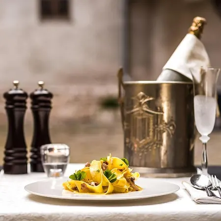 Zamek Karpniki Schloss Fischbach 公寓式酒店 4*