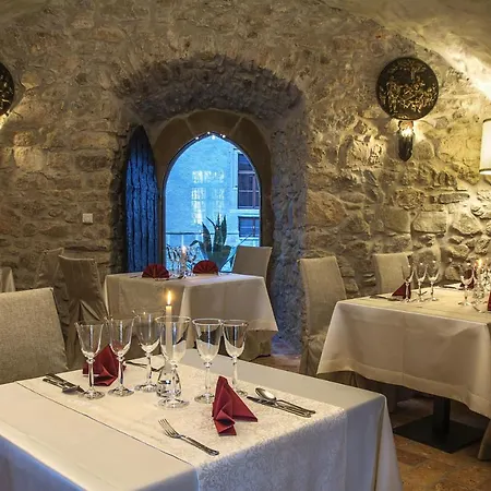 Zamek Karpniki Schloss Fischbach 公寓式酒店 4*