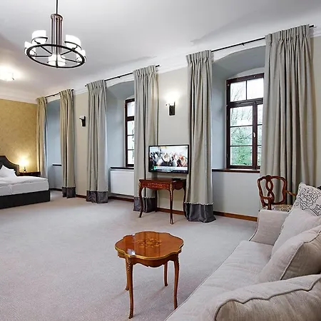 公寓式酒店 Zamek Karpniki Schloss Fischbach 4*