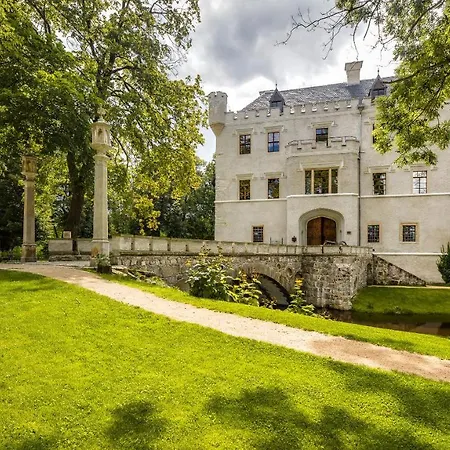 아파트호텔 Zamek Karpniki Schloss Fischbach 4*