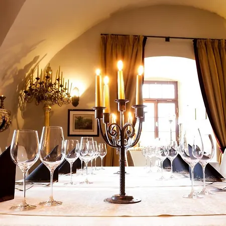 Zamek Karpniki Schloss Fischbach 公寓式酒店 4*