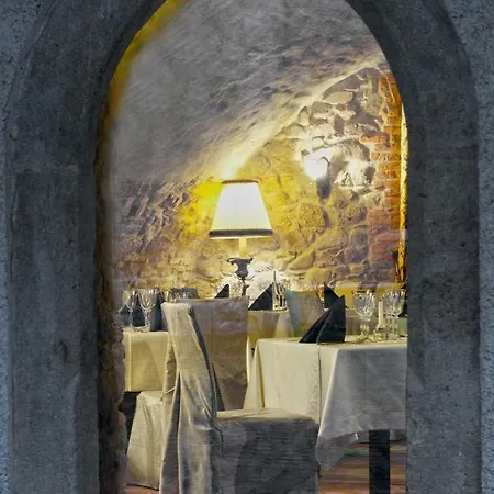 Aparthotel Zamek Karpniki Schloss Fischbach Lomnica (Jelenia Gora)