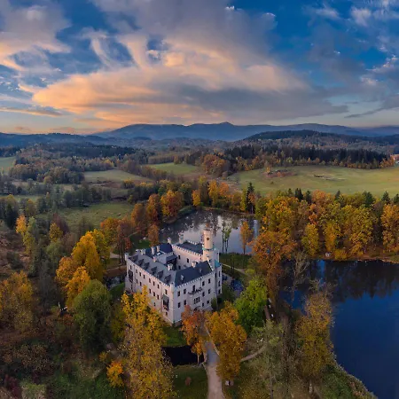 Zamek Karpniki Schloss Fischbach Aparthotel Lomnica (Jelenia Gora)