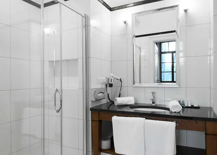 Апарт-отель Zamek Karpniki Schloss Fischbach 4*