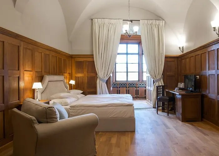 Zamek Karpniki Schloss Fischbach Ломница