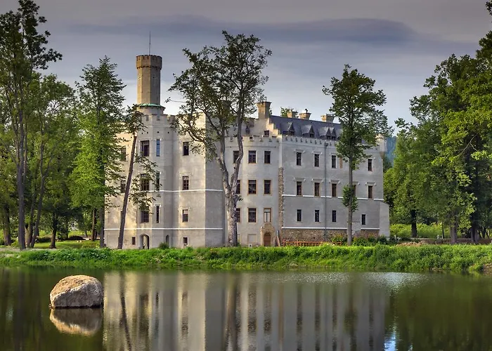 Zamek Karpniki Schloss Fischbach