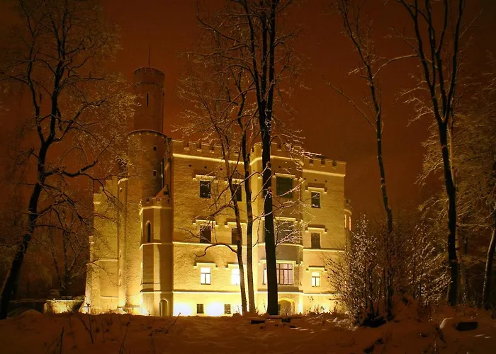 Zamek Karpniki Schloss Fischbach 公寓式酒店 4*