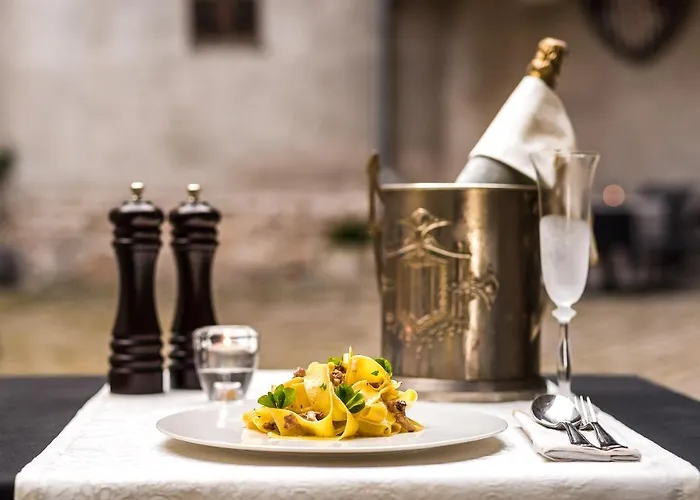 Zamek Karpniki Schloss Fischbach 公寓式酒店 4*