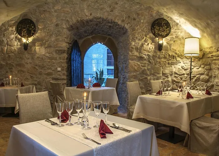 Zamek Karpniki Schloss Fischbach 公寓式酒店 4*