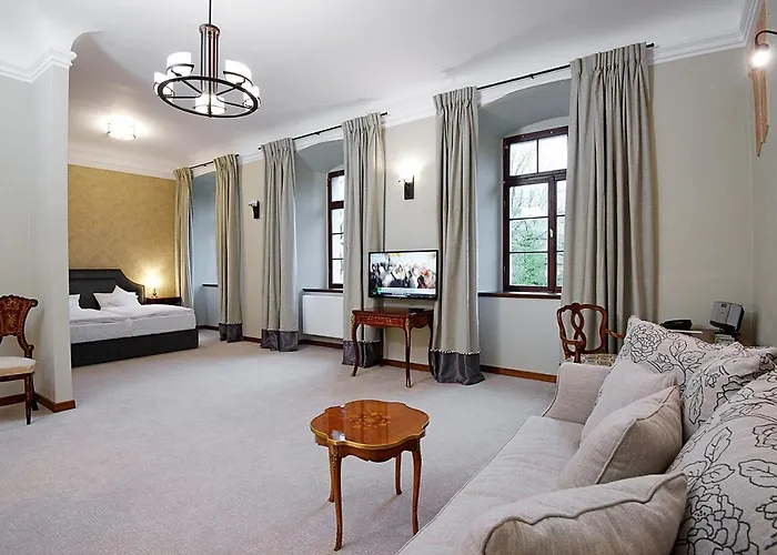 Ξενοδοχείο με διαμερίσματα Zamek Karpniki Schloss Fischbach 4*