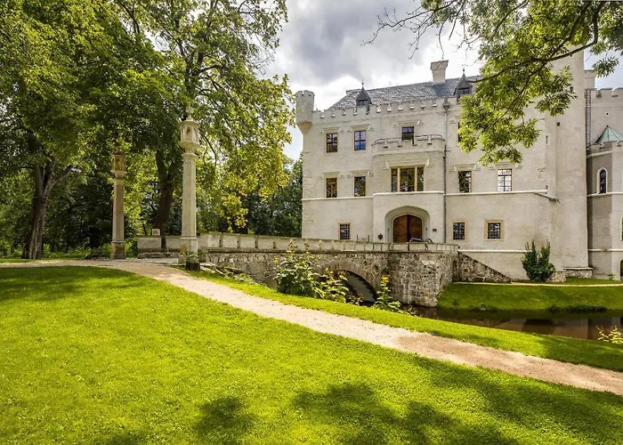 Ξενοδοχείο με διαμερίσματα Zamek Karpniki Schloss Fischbach 4*