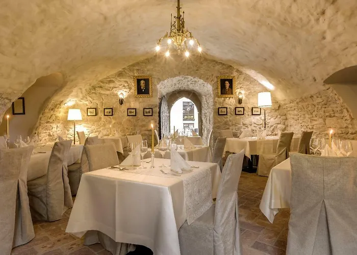 Zamek Karpniki Schloss Fischbach 4* Ломница